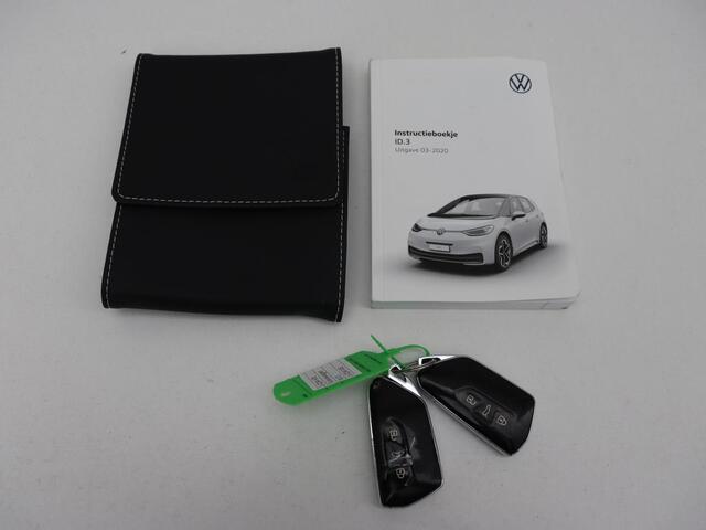 Volkswagen ID.3 First Plus 58 kWh | Trekhaak | Stoel & stuurverwarming | Camera | Adaptive cruise | Sfeerverlichting | Carplay | Matrix LED | Parkeerhulp | Climate control