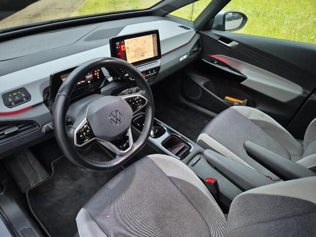 Volkswagen ID.3 First Plus 58 kWh Aut | ECC | Stoelverw | Camera's | Stuurverw | Sport pack 19" LM | CarPlay | Etc..