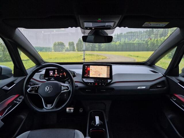 Volkswagen ID.3 First Plus 58 kWh Aut | ECC | Stoelverw | Camera's | Stuurverw | Sport pack 19" LM | CarPlay | Etc..