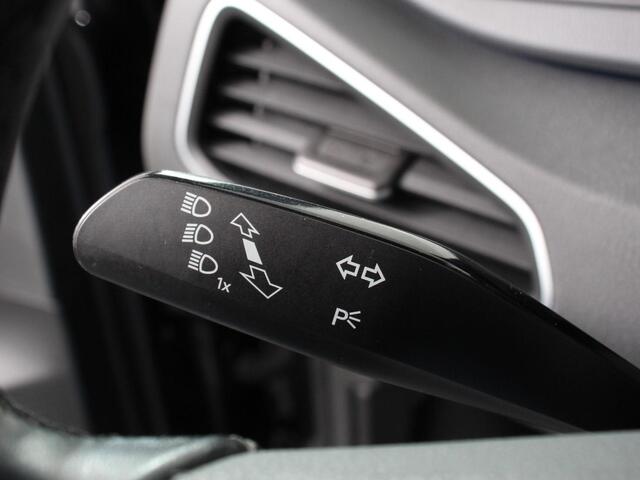 Volkswagen ID.3 Life 58 kWh | Climate control | Navigatie | Cruise control | Parkeersensoren voor + achter | LED Voorstoelen verwarmd | Apple Carplay/ Android Auto