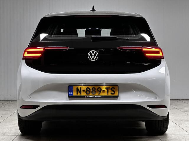 Volkswagen ID.3 Pro 58 kWh/ LED Koplampen/ PDC V+A/ Keyless-Go/ Adaptive Cruise/ Apple + Android/ Lane-Assist./ DAB+/ Navi/ Clima/ Bluetooth/ Armsteun/ Multi. LEDER. Stuur.