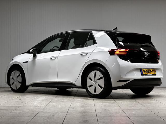 Volkswagen ID.3 Pro 58 kWh/ LED Koplampen/ PDC V+A/ Keyless-Go/ Adaptive Cruise/ Apple + Android/ Lane-Assist./ DAB+/ Navi/ Clima/ Bluetooth/ Armsteun/ Multi. LEDER. Stuur.