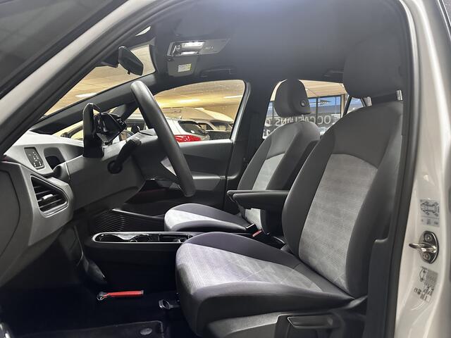 Volkswagen ID.3 Pro 58 kWh/ LED Koplampen/ PDC V+A/ Keyless-Go/ Adaptive Cruise/ Apple + Android/ Lane-Assist./ DAB+/ Navi/ Clima/ Bluetooth/ Armsteun/ Multi. LEDER. Stuur.