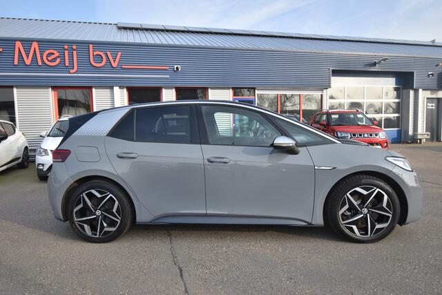 Volkswagen ID.3 First Plus 58 kWh , TREKHAAK , A UITRIJ CAM , ST+STUUR VERW , NAVI ,CR CONTR , PDC V+A ,