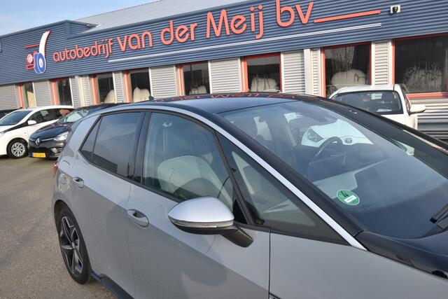 Volkswagen ID.3 First Plus 58 kWh , TREKHAAK , A UITRIJ CAM , ST+STUUR VERW , NAVI ,CR CONTR , PDC V+A ,
