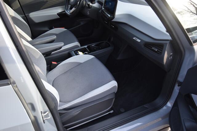 Volkswagen ID.3 First Plus 58 kWh , TREKHAAK , A UITRIJ CAM , ST+STUUR VERW , NAVI ,CR CONTR , PDC V+A ,