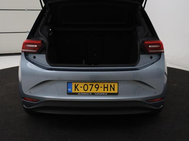 Volkswagen ID.3 Business 58 kWh | Stoel & stuurverwarming | Matrix LED | Carplay | Camera | Adaptive cruise | Keyless | Navigatie | Parkeerhulp | Bluetooth