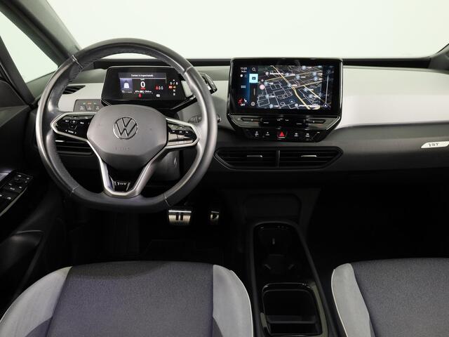 Volkswagen ID.3 First Plus 58 kWh 204 pk | Navigatie | Parkeersensoren | Achteruitrijcamera | Adaptieve cruise control | Matrix LED koplampen | Stoelverwarming |