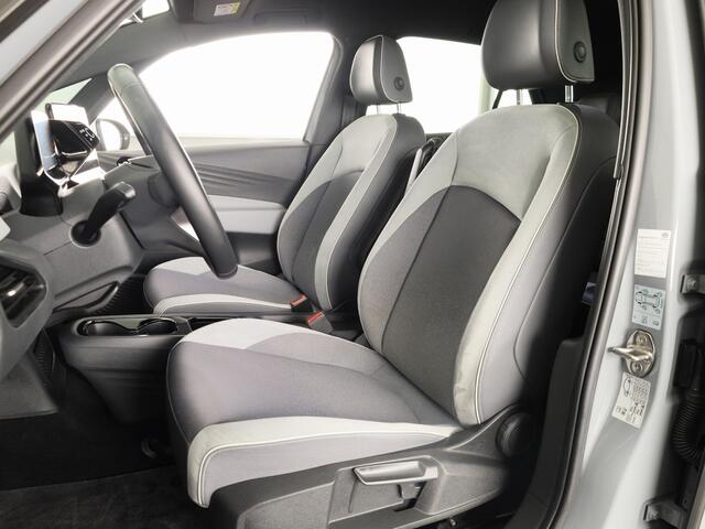 Volkswagen ID.3 First Plus 58 kWh 204 pk | Navigatie | Parkeersensoren | Achteruitrijcamera | Adaptieve cruise control | Matrix LED koplampen | Stoelverwarming |