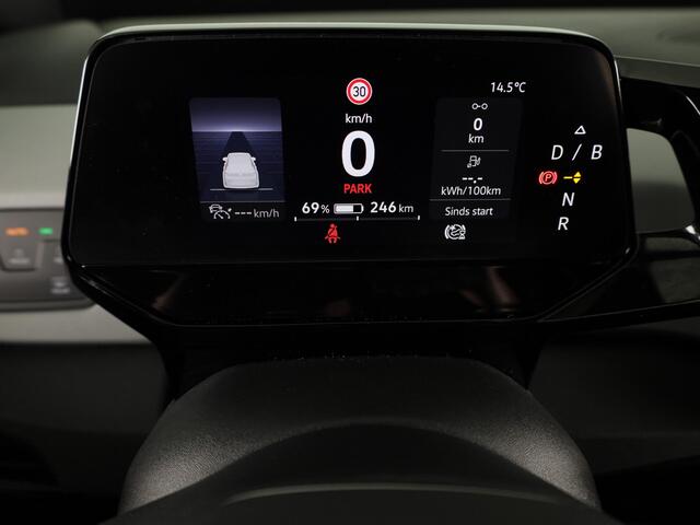Volkswagen ID.3 First Plus 58 kWh 204 pk | Navigatie | Parkeersensoren | Achteruitrijcamera | Adaptieve cruise control | Matrix LED koplampen | Stoelverwarming |