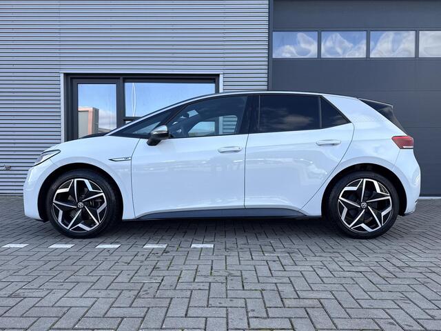 Volkswagen ID.3 First Plus 58 kWh ?SOH 92.7% ?Rijklaarprijs ?Matrix LED ?Full LED ?Alcantara ?Sfeerverlichting ?Navigatie ?Camera ?Lichtmetaal 19" ?Parkeersensoren