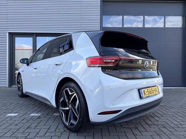 Volkswagen ID.3 First Plus 58 kWh ?SOH 92.7% ?Rijklaarprijs ?Matrix LED ?Full LED ?Alcantara ?Sfeerverlichting ?Navigatie ?Camera ?Lichtmetaal 19" ?Parkeersensoren