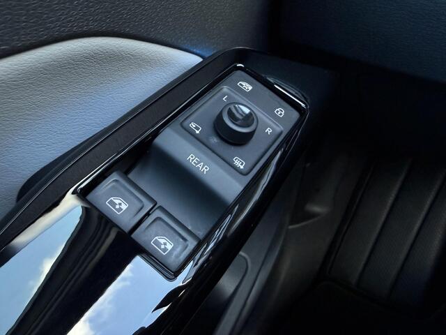 Volkswagen ID.3 First Plus 58 kWh ?SOH 92.7% ?Rijklaarprijs ?Matrix LED ?Full LED ?Alcantara ?Sfeerverlichting ?Navigatie ?Camera ?Lichtmetaal 19" ?Parkeersensoren