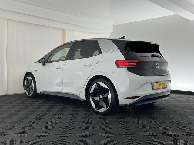 Volkswagen ID.3 First Max 58 kWh [ 3-Fase-11kW ] {SOH-89%} (INCL-BTW) *HEATPUMP | PANO | HEAD-UP | ADAPTIVE-CRUISE | IQ-LIGHTS | BLINDSPOT | CAMERA | KEYLESS | MICROFIBRE | AMBIENTLIGHT | NAVI-FULLMAP | DAB+ | ECC | HEATED-SPORTSEATS | DIGI-COCKPIT |