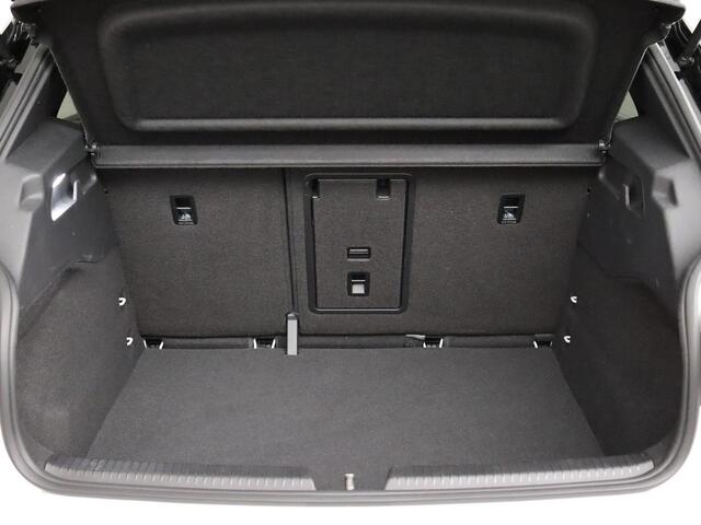 Volkswagen ID.3 First Plus 58 kWh | SoH 92,9% | IQ.Light | Camera | ACC | Navigatie!