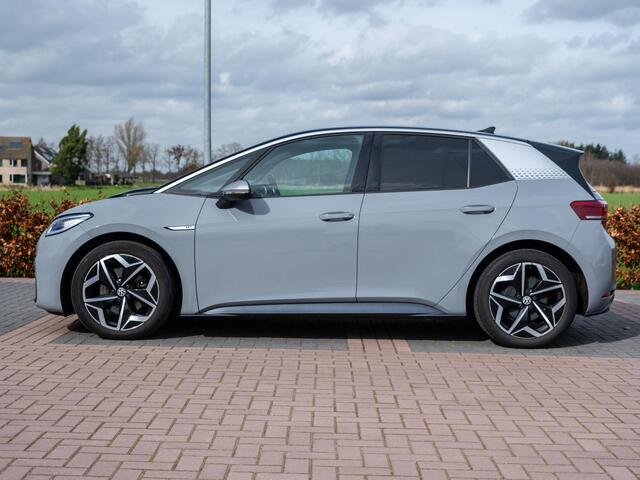 Volkswagen ID.3 First Plus 58 kWh Aut | ECC | Stoelverw | Camera's | Stuurverw | Sport pack 19" LM | CarPlay | Etc..
