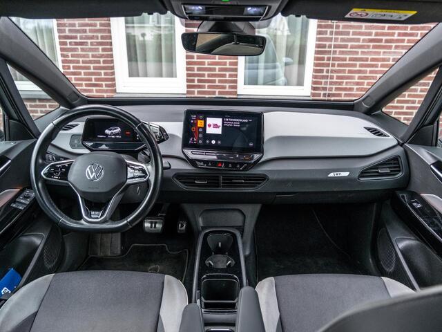 Volkswagen ID.3 First Plus 58 kWh Aut | ECC | Stoelverw | Camera's | Stuurverw | Sport pack 19" LM | CarPlay | Etc..