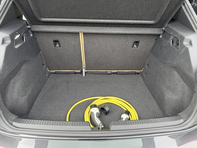 Volkswagen ID.3 First Pro 58 kWh Leder ST. VERW. LUXE UITVOERING.SOH 92% Prijs incl. BTW.