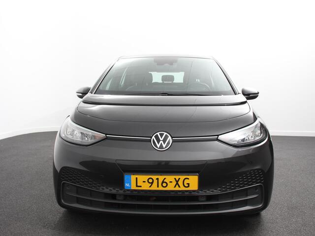Volkswagen ID.3 Life 58 kWh Climate control Navigatie Cruise control Parkeersensoren voor + achter LED Voorstoelen verwarmd Apple Carplay/ Android Auto