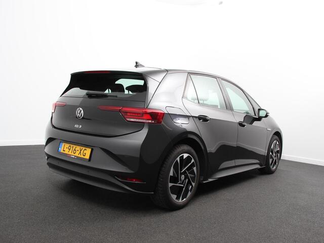 Volkswagen ID.3 Life 58 kWh Climate control Navigatie Cruise control Parkeersensoren voor + achter LED Voorstoelen verwarmd Apple Carplay/ Android Auto