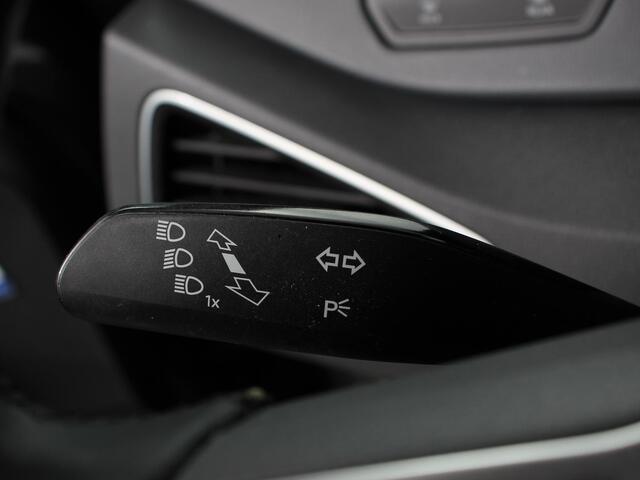 Volkswagen ID.3 Life 58 kWh Climate control Navigatie Cruise control Parkeersensoren voor + achter LED Voorstoelen verwarmd Apple Carplay/ Android Auto