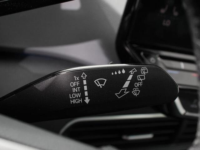 Volkswagen ID.3 Life 58 kWh Climate control Navigatie Cruise control Parkeersensoren voor + achter LED Voorstoelen verwarmd Apple Carplay/ Android Auto