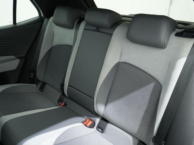 Volkswagen ID.3 First Plus 58 kWh | Trekhaak | Camera | Stoel\Stuurverwarming