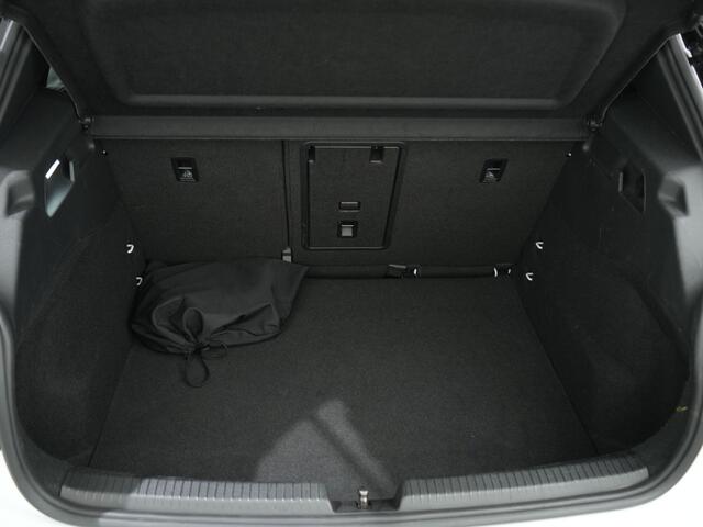 Volkswagen ID.3 First Plus 58 kWh | Trekhaak | Camera | Stoel\Stuurverwarming