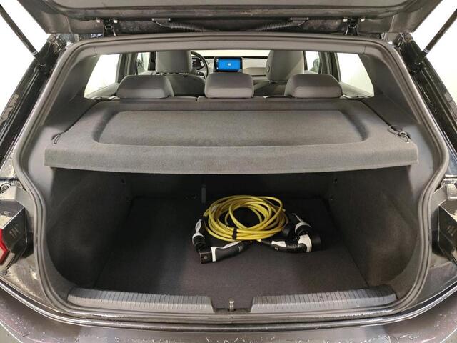 Volkswagen ID.3 Pro 58 kWh Airco ECC Navi Carplay Stoel/Stuurwielverwarming 18" LM Velgen PDC VA