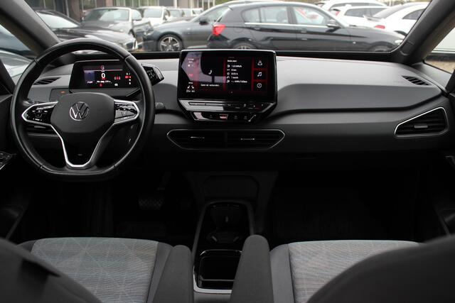 Volkswagen ID.3 Pure 45 kWh / CarPlay / Parkeerhulp V+A / 18'' / Stuur+Stoelverwarming / DAB / ACC / Warmtepomp