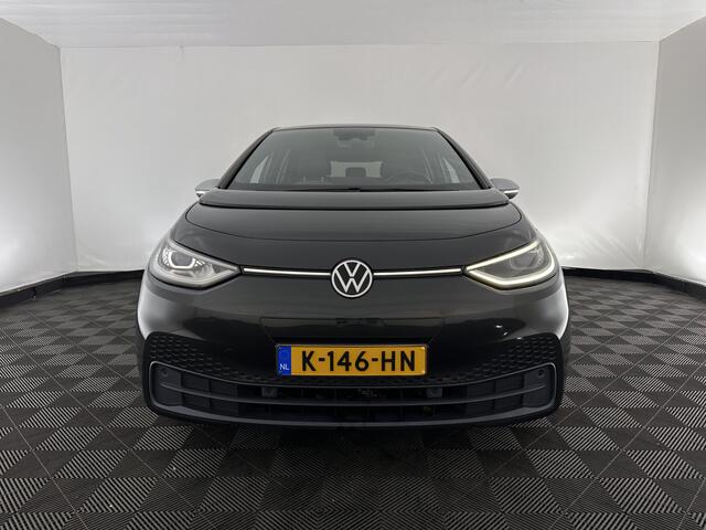 Volkswagen ID.3 First Plus 58 kWh [ 3-Fase ] (INCL.BTW) Aut. *FULL-LED | HEATED-COMFORTSEATS | CAMERA | DIGI-COCKPIT | NAVI-FULLMAP | KEYLESS | PRIVACY-GLASS | AMBIENT-LIGHT | ECC | PDC | CRUISE | 19''ALU*