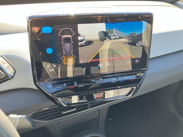 Volkswagen ID.3 First Plus 58 kWh / 204pk · Navigatie · Apple/Android · Stoelverwarming · Camera + Parkeersensoren