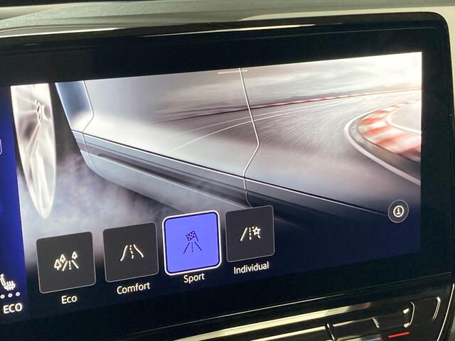 Volkswagen ID.3 First Max 58 kWh / 204pk · Panoramadak · Camera · Apple/Android Car Play · Stoelverwarming · Elektrische stoelverstelling · Navigatie · Massage functie