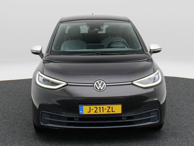 Volkswagen ID.3 First Plus 58 kWh Stoel/Stuur Verwarming | Camera | Adaptive Cruise | CarPlay | Matrix LED | 19 Inch | 97.213 Km !!