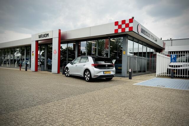 Volkswagen ID.3 Pure Oranje Edition 52 kWh | TREKHAAK | STOEL-STUURVERWARMING