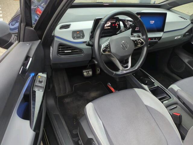 Volkswagen ID.3 First Plus 58 kWh 204 PK | Navigatie | 19" Lm velgen | Parkeercamera |
