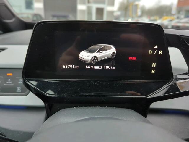 Volkswagen ID.3 First Plus 58 kWh 204 PK | Navigatie | 19" Lm velgen | Parkeercamera |