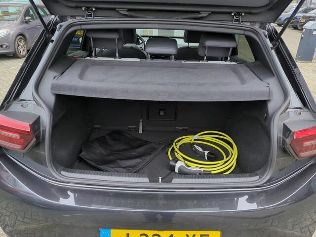 Volkswagen ID.3 First Plus 58 kWh 204 PK | Navigatie | 19" Lm velgen | Parkeercamera |