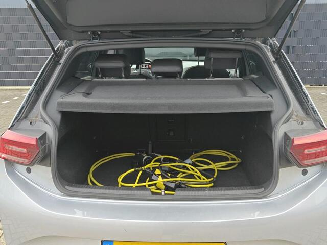 Volkswagen ID.3 Business 58 kWh 204 PK | 20 inch LM velgen | stoelverwarming | Matrix LED koplampen |