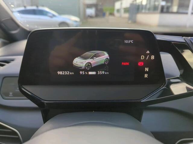 Volkswagen ID.3 First 58 kWh 204 pk | Navigatie | Parkeersensoren | Apple Carplay/Android Auto | Stoel/stuur verwarming | Adaptieve cruise control |