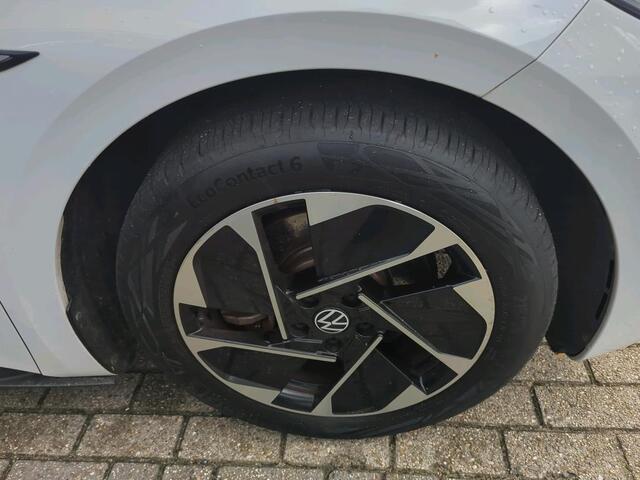 Volkswagen ID.3 First 58 kWh 204 pk | Navigatie | Parkeersensoren | Apple Carplay/Android Auto | Stoel/stuur verwarming | Adaptieve cruise control |