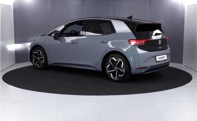 Volkswagen ID.3 First Plus 58 kWh 204PK | Navigatie | Parkeersensoren | Matrix LED koplampen | Stoelverwarming