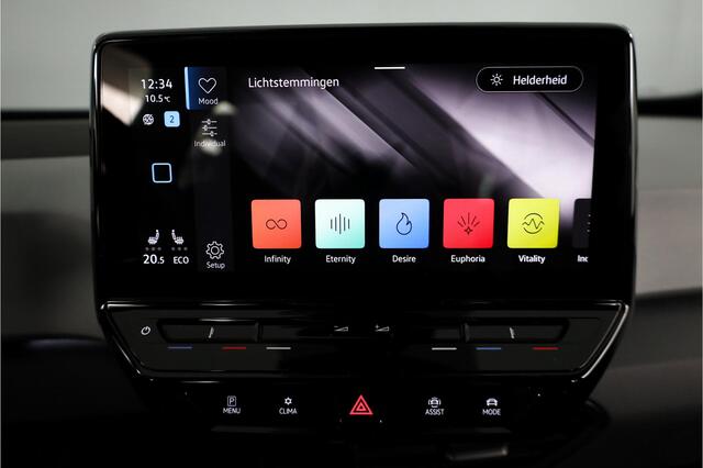 Volkswagen ID.3 First Plus 58 kWh 204PK | Navigatie | Parkeersensoren | Matrix LED koplampen | Stoelverwarming