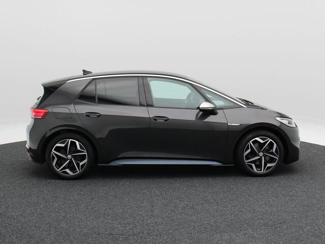 Volkswagen ID.3 First Plus 58 kWh 204 Pk | Stoel/Stuurverwarming | Camera | Climatronic | IQ Light | Carplay | Adaptive cruise | 19 Inch | 8.2647 km !!