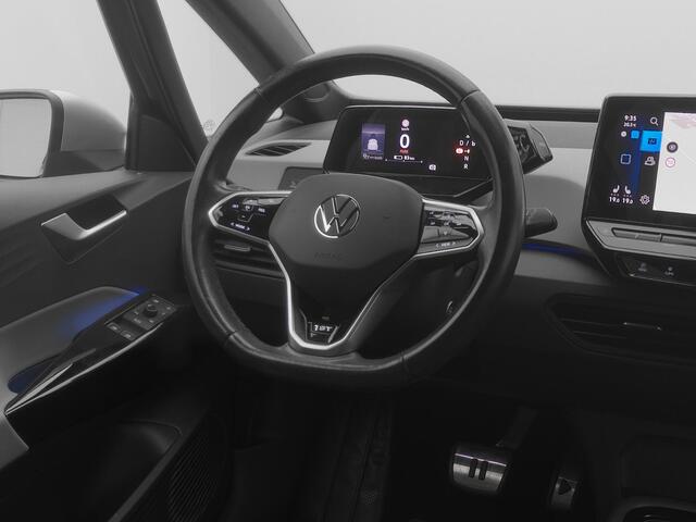 Volkswagen ID.3 First Plus 58 kWh | CAMERA | ADAPTIVE | STOEL- EN STUURVERW.