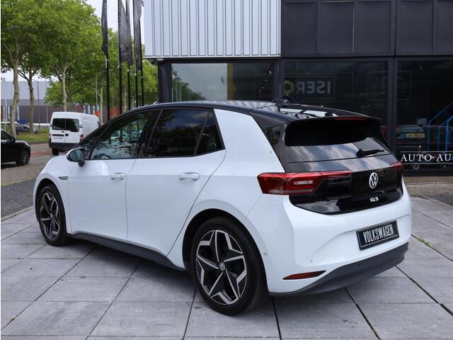 Volkswagen ID.3 Pure Panoramadak | Achteruitrijcamera | Keyless Go & Entry | IQ Light Matrix LED | Stoel&Stuurverwarming | 19"Inch |