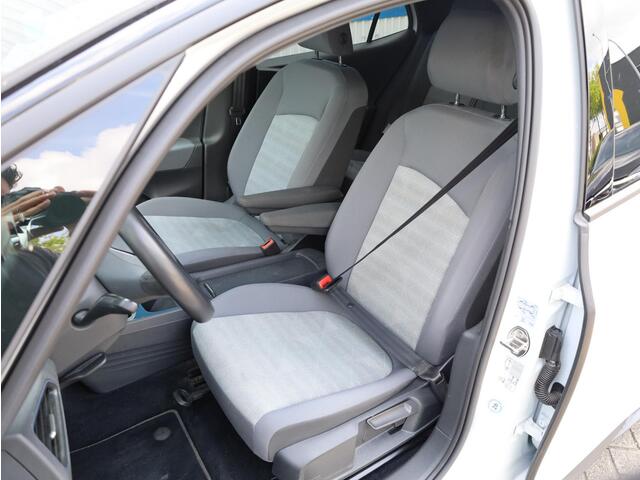 Volkswagen ID.3 Pure Panoramadak | Achteruitrijcamera | Keyless Go & Entry | IQ Light Matrix LED | Stoel&Stuurverwarming | 19"Inch |