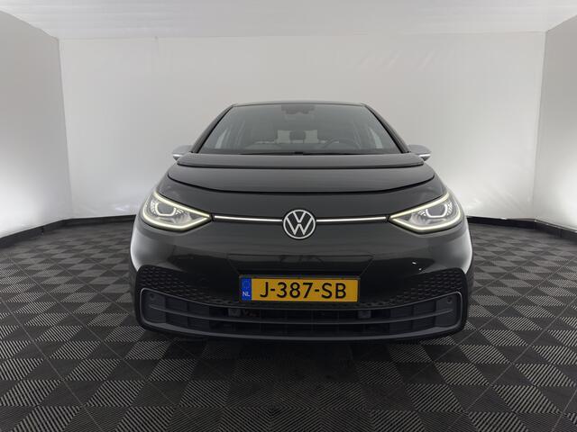 Volkswagen ID.3 First Plus 58 kWh [ 3-Fase-11kW] {SoH-88%} (INCL-BTW) Aut. *FULL-LED | HEATED-COMFORTSEATS | CAMERA | DIGI-COCKPIT | NAVI-FULLMAP | KEYLESS | PRIVACY-GLASS | AMBIENT-LIGHT | ECC | PDC | CRUISE | 19''ALU*