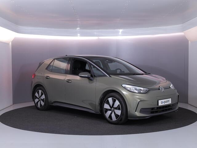 Volkswagen ID.3 Pure Oranje Edition 52 kWh 170 pk | SOH 100% | Navigatie via App | Parkeersensoren | Adaptieve cruise control | LED koplampen |