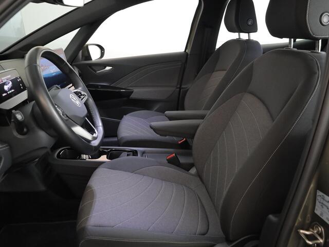 Volkswagen ID.3 Pure Oranje Edition 52 kWh 170 pk | SOH 100% | Navigatie via App | Parkeersensoren | Adaptieve cruise control | LED koplampen |